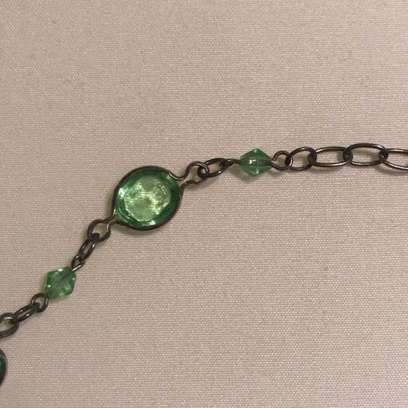 Elegant ornate light green three tier necklace - Picture 5 of 6